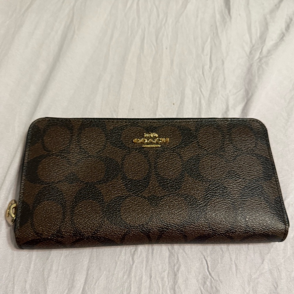 Coach Signature Brown Zip Wallet